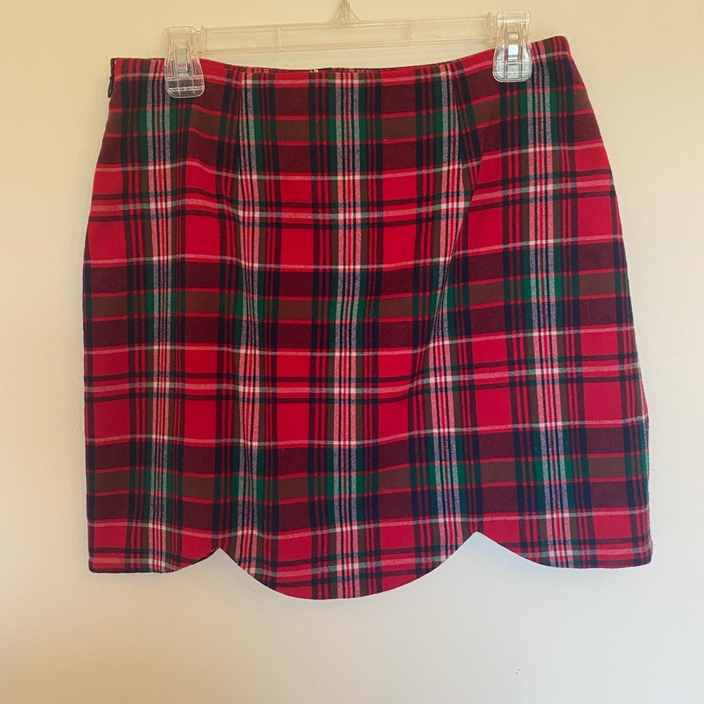 Vineyard Vines scalloped holiday skirt!